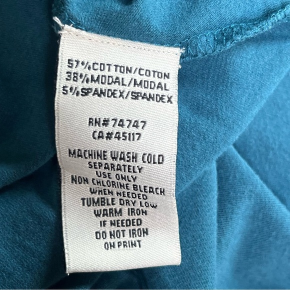 Elegant Teal Dress with Button Detail - Picture 9 of 10